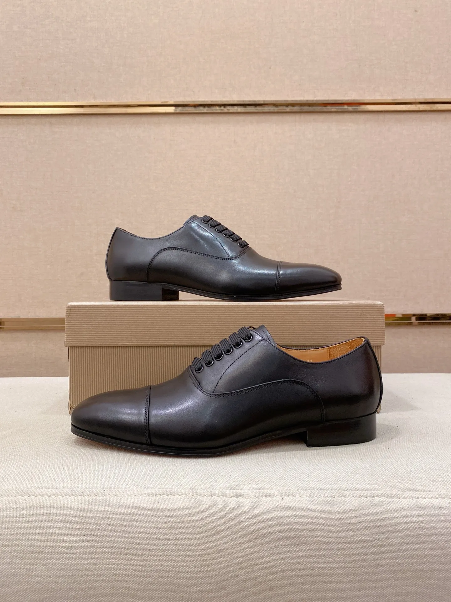 Men's shoes💰:620💰 CL Red bottom series top purchasing agent🔍🔍🇮🇹Italian imported cowhide surface, all imported sheepskin lining💪💪, completely 1⃣️ to 1⃣️reproduction🇮🇹💪💪, ⚠shoes Bottom: The original factory provides the original bottom, the exclusive movable molded bottom is super comfortable, ⚠Original factory follow-up goods, 🔍🔍high quality, you can enter and leave the counter at will, welcome to compare⚠ Code number: 39-44 (38 can be customized, 45 is non-refundable)